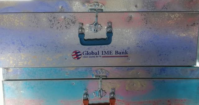 ग्लोबल आइएमई बैंकको सीएसआर, कालिकोेट पलाँताका अग्नि पिडितलाई राहत वितरण