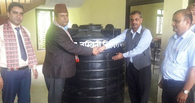 लुम्बिनी विकास बैंकद्वारा विद्यालयलाई खानेपानी टयाङ्की हस्तान्तरण
