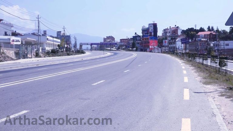 काठमाडौँभन्दा कडा ललितपुरको ‘लकडाउन’ सडकमा गाडी हेर्नै २ मिनेट पर्खनुपर्छ सडकमा (फोटो-कथा)