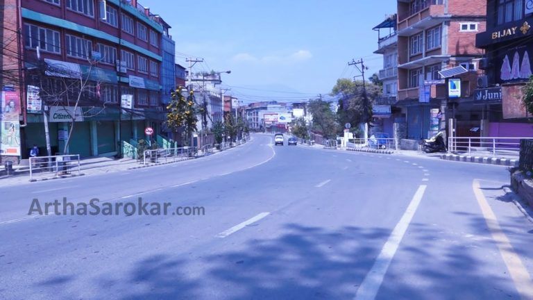 लकडाउनको पाचौँ दिन प्रहरीको झन् कडाइ, १२ तस्विरमा हेर्नुहोस् सुनसान काठमाडौँ (फोटो-कथा)