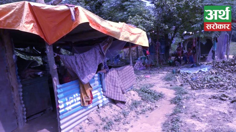 बाँकेको डुडुवा बस्तीमा जम्मा दुई शौचालय, खाने पानीकोसमेत उस्तै अभाव हुँदा स्थानीयहरु सास्ती भोग्न बाध्य (भिडियो रिपोर्ट)