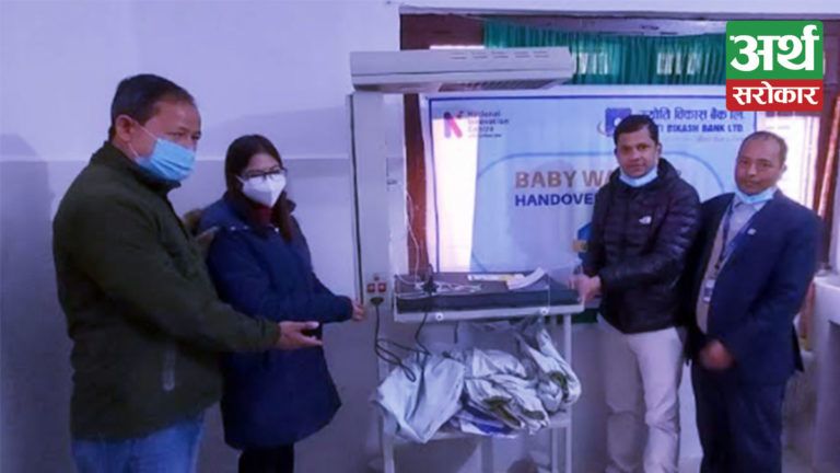 ज्योति विकास बैंकले महाकाली अञ्चल अस्पताल र प्युठान जिल्ला अस्पताललाई दियाे बेबी वार्मर