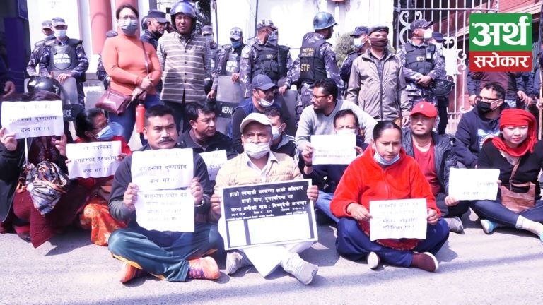मेयर शाक्यको राजीनामा माग्दै काठमाडौं महानगरपालिकाको कार्यालय घेराउ (भिडियो रिपोर्ट)