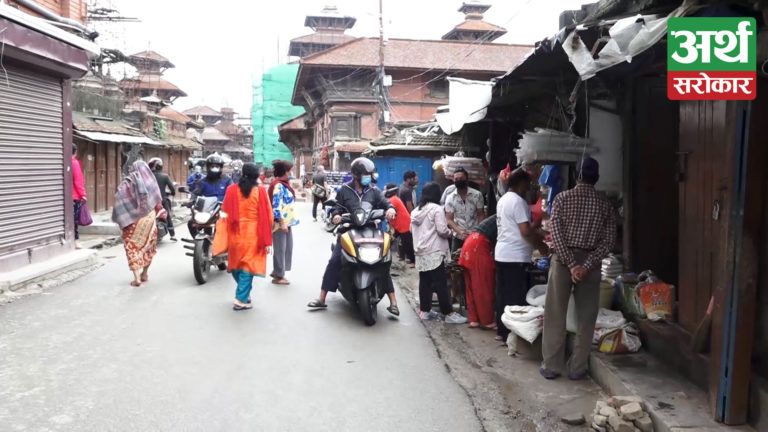 काठमाडौँ उपत्यकामा निषेधाज्ञाको नयाँ मोडल लागु, दैनिक उपभोग्य वस्तुहरुको पसलमा चहलपहल बढ्यो (भिडियो रिपोर्ट)