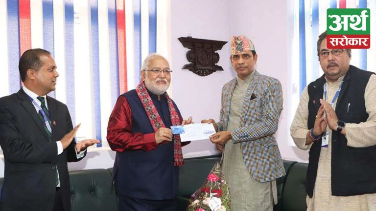 नेपाल बैंकको ५ लाख रुपैयाँ लिमिटको क्रेडिट कार्ड योजना शुभारम्भ, निर्मल प्रधान बने पहिलो ग्राहक