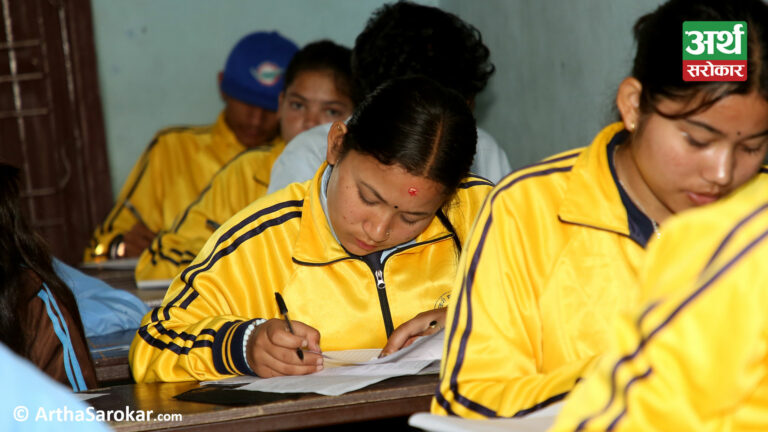 एसईई परीक्षा सुरुः ५ लाख विद्यार्थीले परीक्षा दिँदै…(फोटो-कथा)