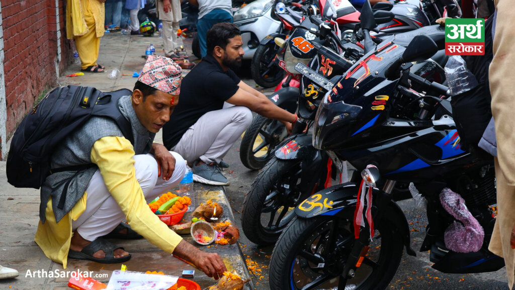 विश्वकर्मा पूजा : भद्रकालीमा सवारीसाधन पूजा गर्नेहरुको घुँइचो (फोटो-कथा)