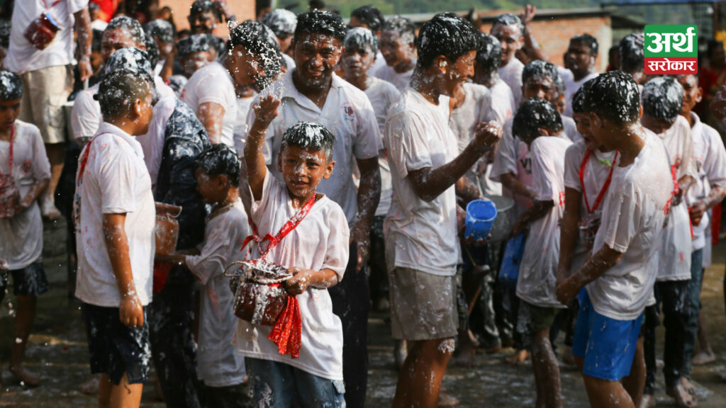 एतिहासिक स्थल तौथली त्रिपुरा सुन्दरीमा भव्य रुपमा मनाइयो दही छ्याप्ने जात्रा (तस्विरहरु)