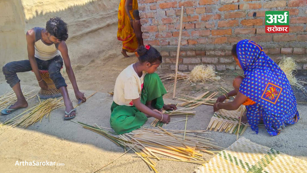 नाङ्लो बेचेर गुजारा गर्दै लहानका सदाय समुदाय