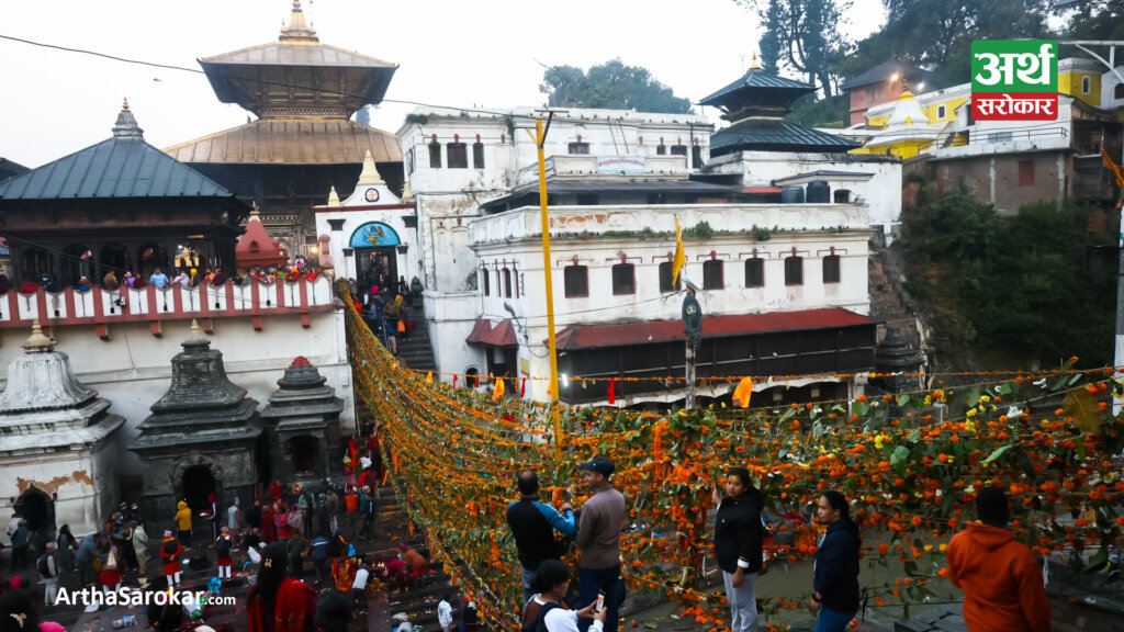 ठूलो एकादशीः पशुपतिमा तोरण टाँग्नेको भीड… (तस्विरहरु) 