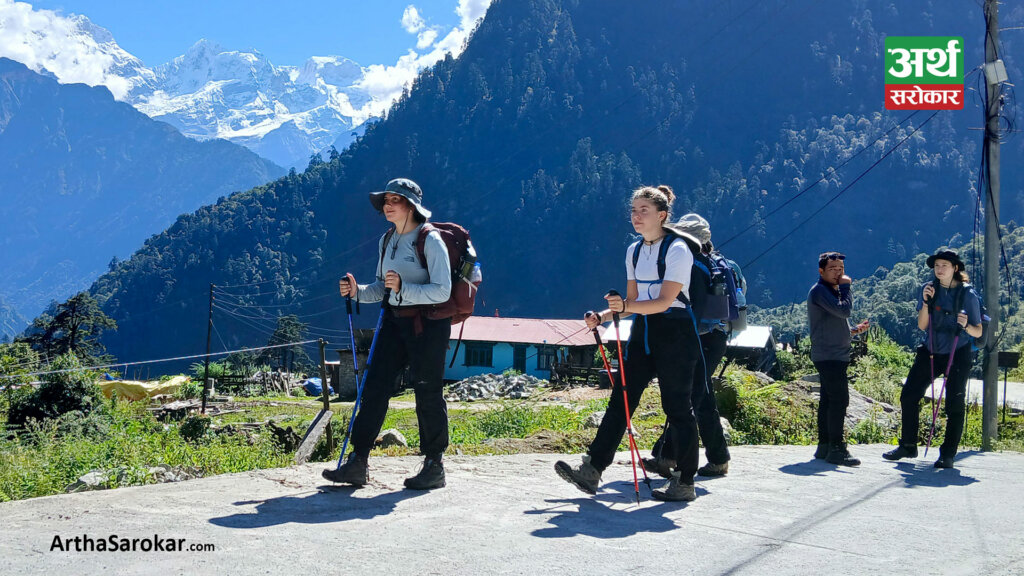 एक महिनामा अन्नपूर्ण क्षेत्रमा ३३ हजार बढी विदेशी पर्यटक आए