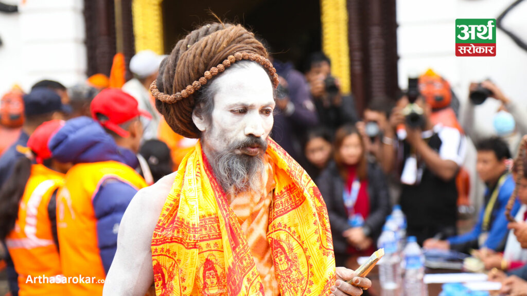 शिवरात्रीका दिन पशुपतिमा ‘धूम’ मच्चाउने साधुहरुको विदाई (तस्विरहरु)