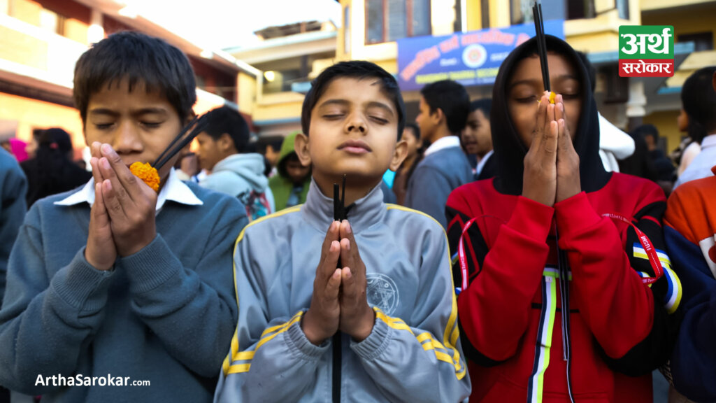 विद्याकी देवी सरस्वतीको आराधनामा विद्यार्थी, अधिकांशको एउटै वर, ‘परीक्षामा राम्रो नम्बर आओस्’ (तस्विरहरु)