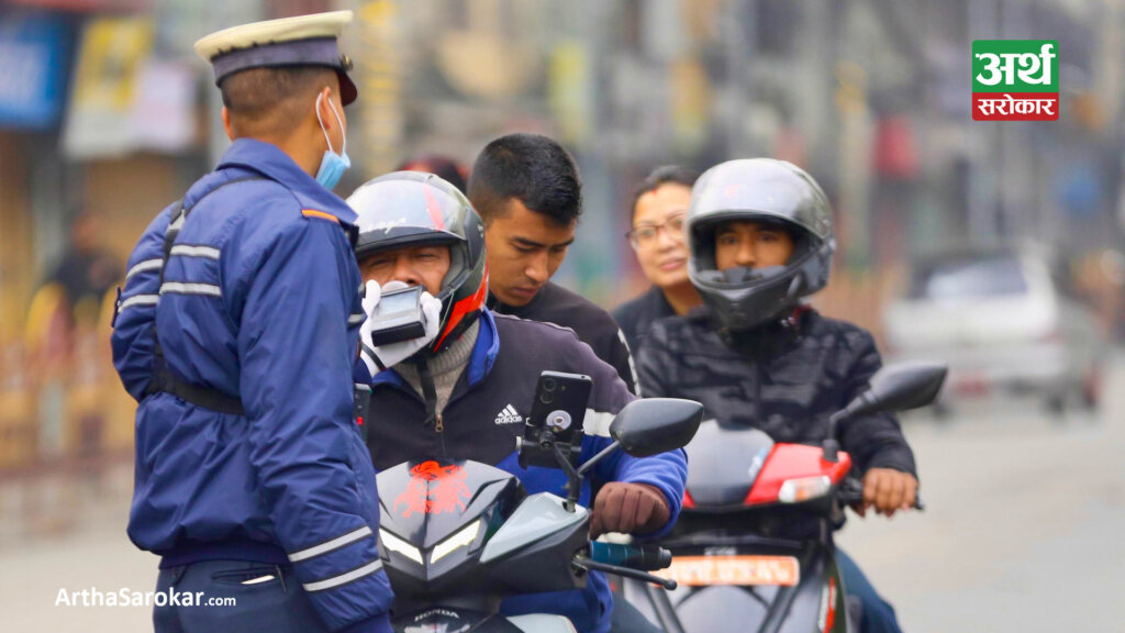 होलीका नाममा ‘जाँड खाने दिवस’ मनाउनेहरुमाथि बिहानैदेखि प्रहरीको निगरानी, युवायुवतीको ‘गतिछाडा’ हर्कत रोकिएन ! (तस्विरहरु)